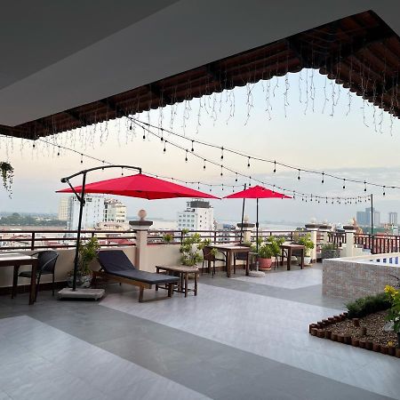 Queenwood Hotel Phnom Penh Exterior photo