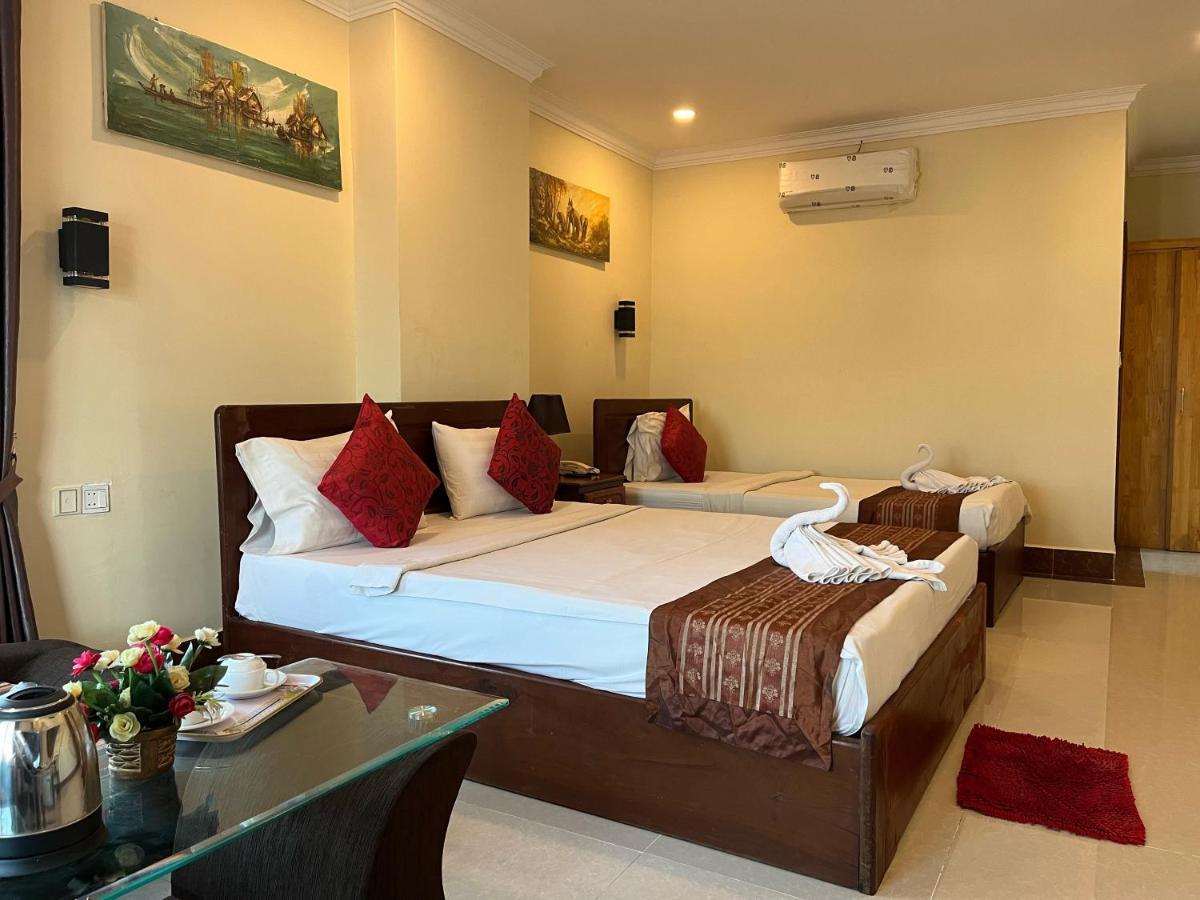Queenwood Hotel Phnom Penh Exterior photo