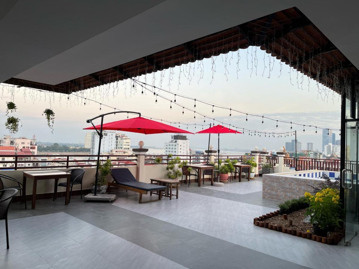 Queenwood Hotel Phnom Penh Exterior photo