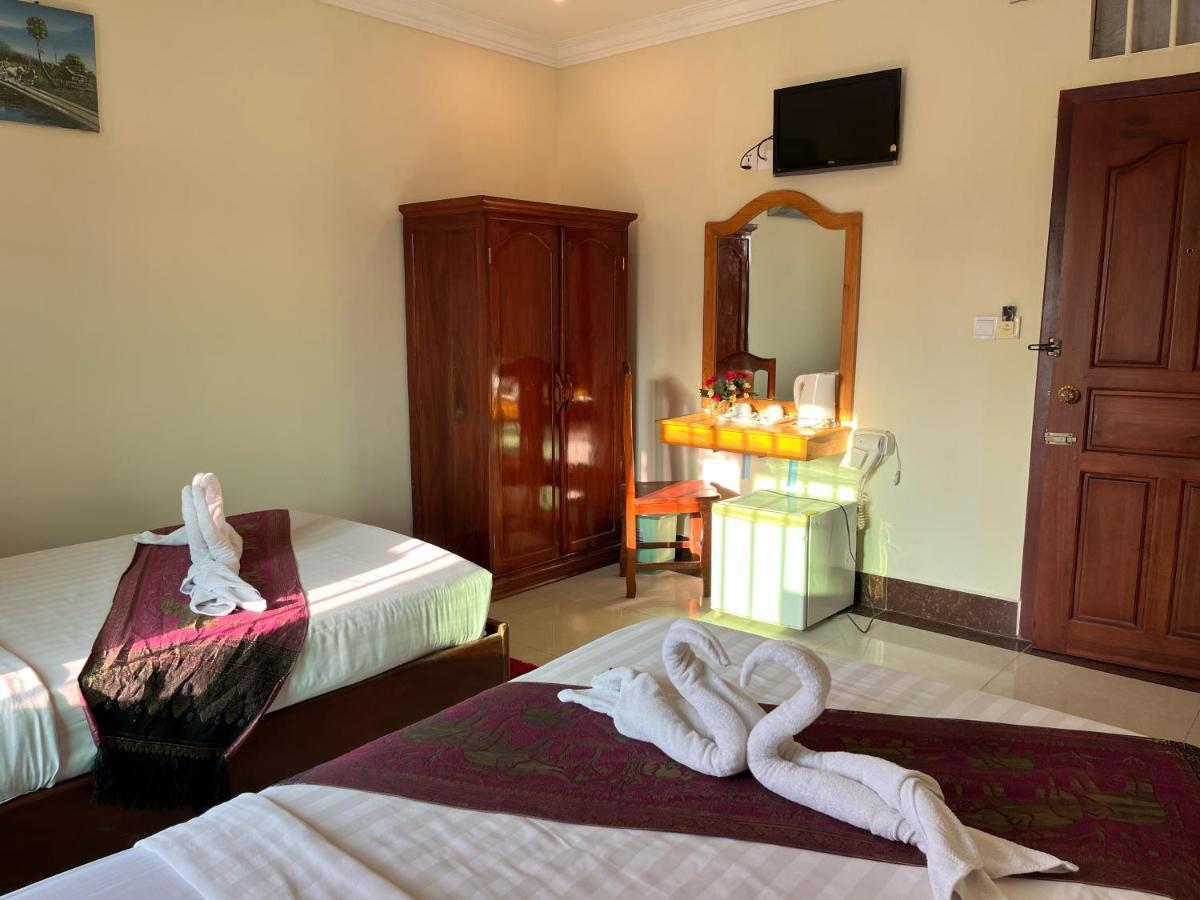 Queenwood Hotel Phnom Penh Exterior photo