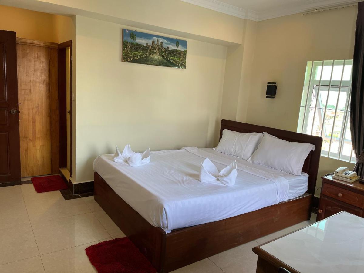 Queenwood Hotel Phnom Penh Exterior photo