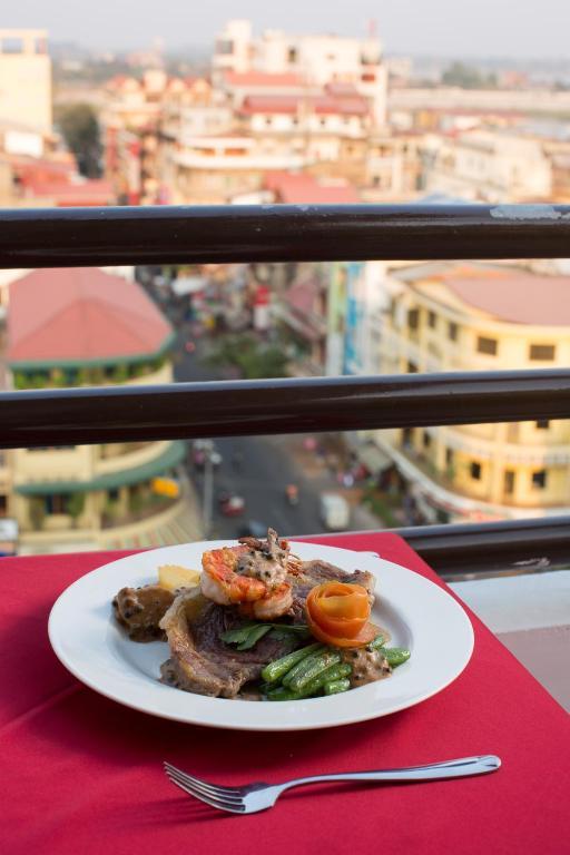 Queenwood Hotel Phnom Penh Exterior photo